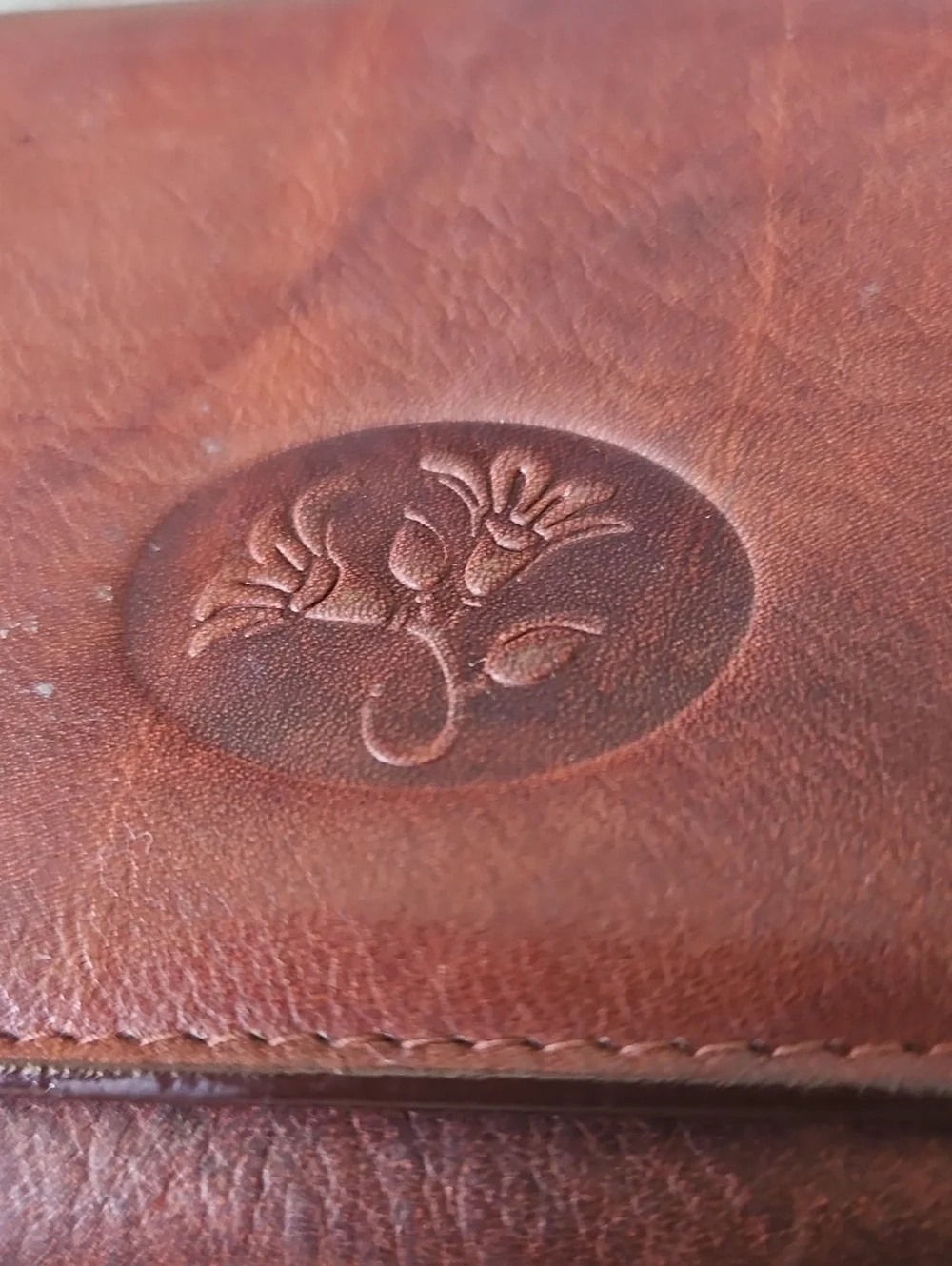 Buxton Brown Leather Key & Card Holder with Gold-Tone Chain, Floral Accent